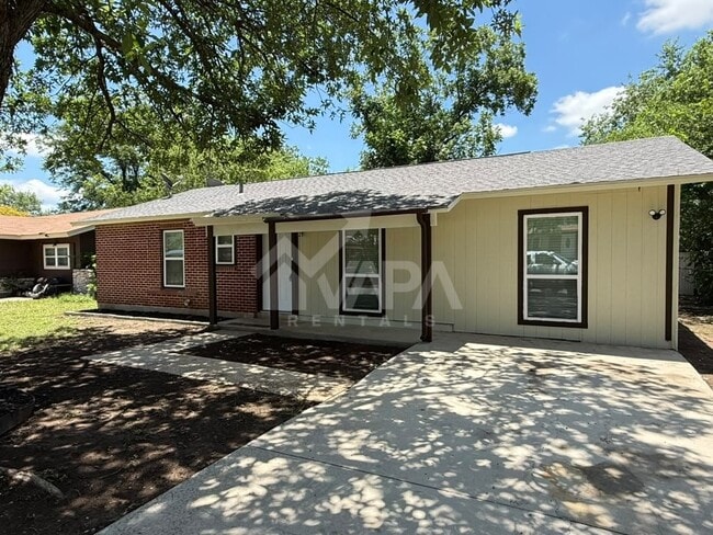 Photo - 106 Covina Ave House