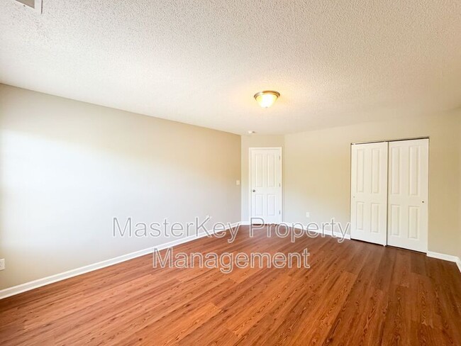 Building Photo - 6842 Harter Ct
