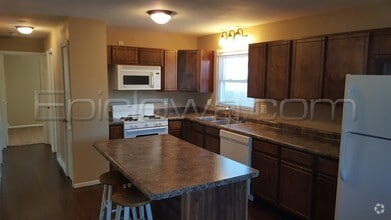 Building Photo - 1092 Eisenhower Rd