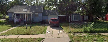 Building Photo - 700 Brookside Dr