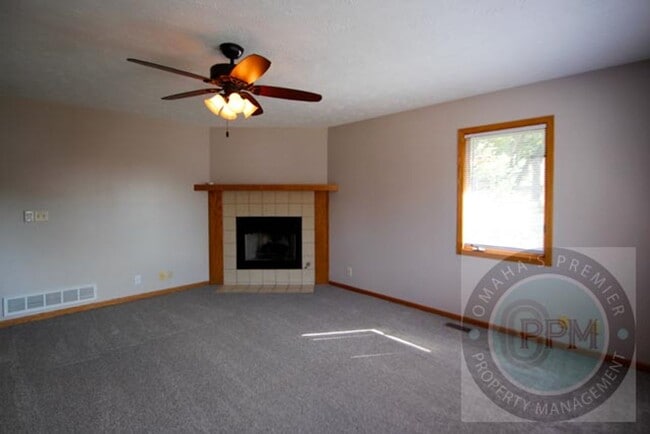 Building Photo - Comfortable 2 Bedroom/ 2 Bathroom Duplex |...