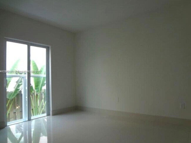 Building Photo - 6891 Bay Dr