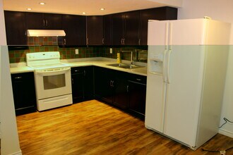 Building Photo - 68 Hall Av