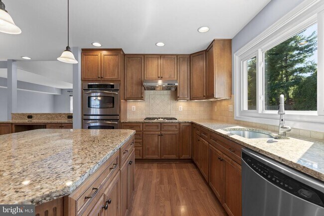 Building Photo - 4706 Bates Dr