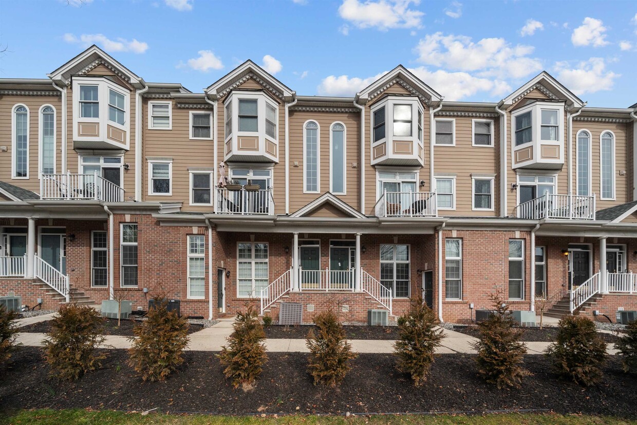 Primary Photo - 397 Kingston Ct