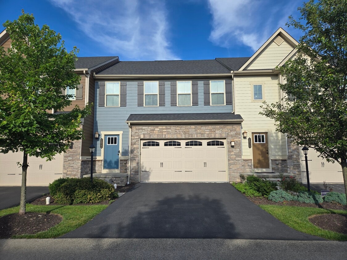 Primary Photo - 2022 Connecticut Ln
