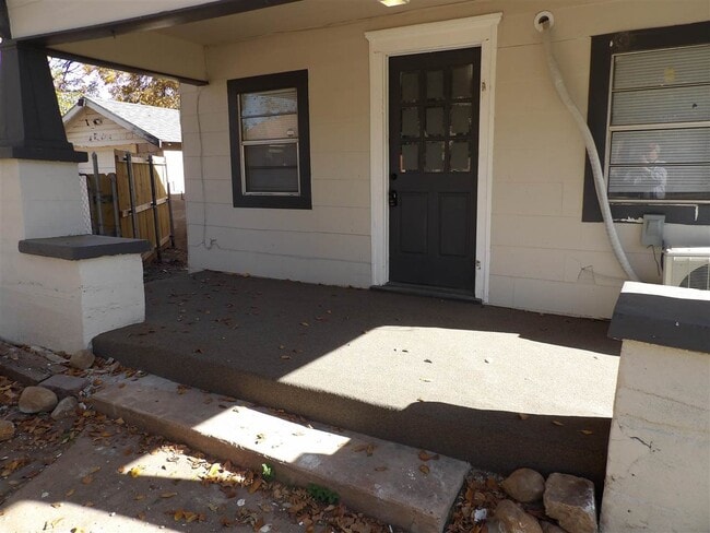 Building Photo - 207 NW 4th St