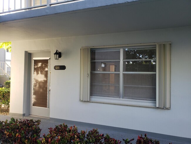 Foto del edificio - 688 Burgundy L