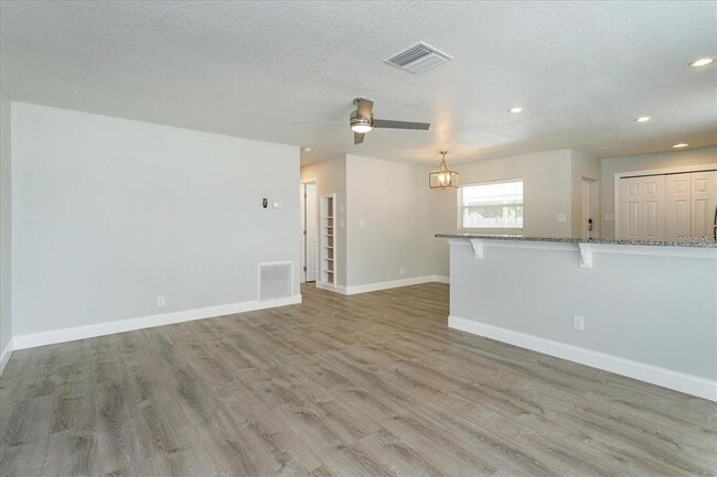 Building Photo - 504 El Dorado Way
