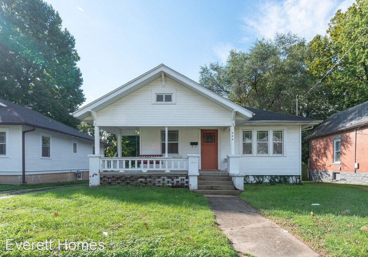 2 br, 1 bath House 444 W Madison St House Rental in Springfield, MO