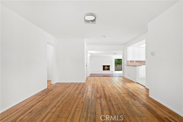 Building Photo - 6230 Zelzah Ave