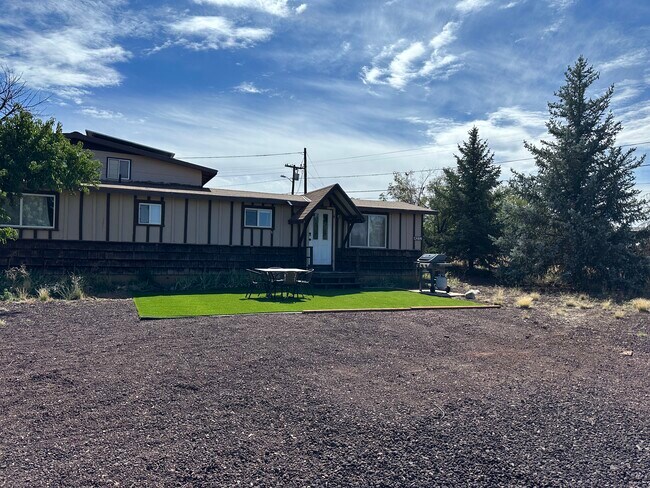 Building Photo - 1949 Daggs Loop