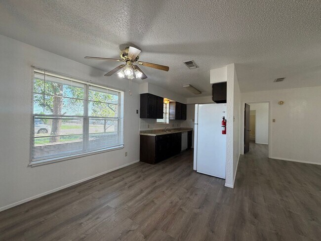 Foto del edificio - 1300 Taylor Dr