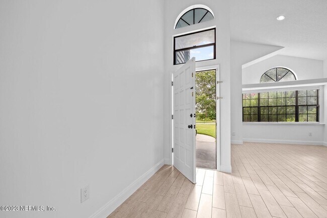 Building Photo - 111 Solano Woods Dr