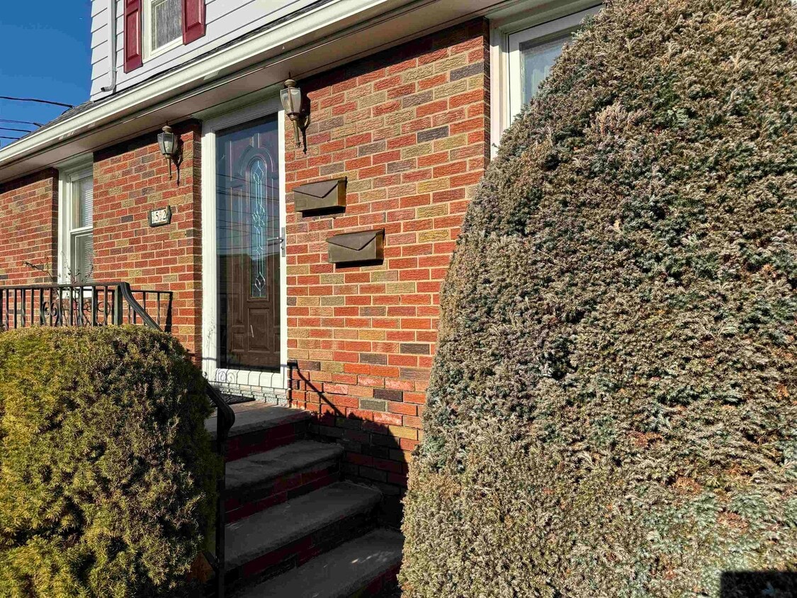 Primary Photo - 52 Stover Ave