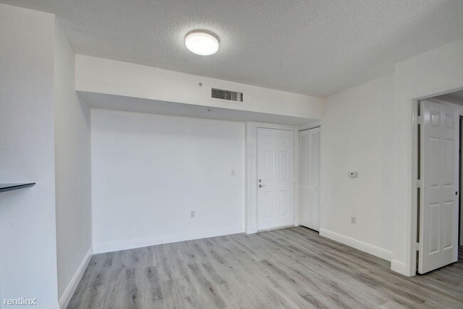 Building Photo - 2 br, 2 bath House - 651 Okeechobee Blvd A...