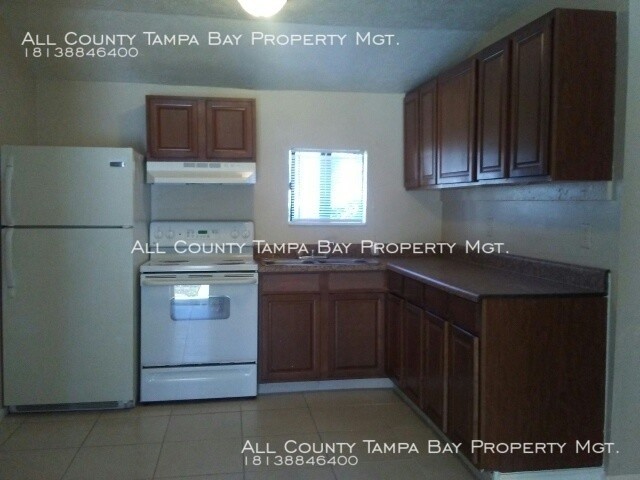 Building Photo - Pinewood Ave Apartments