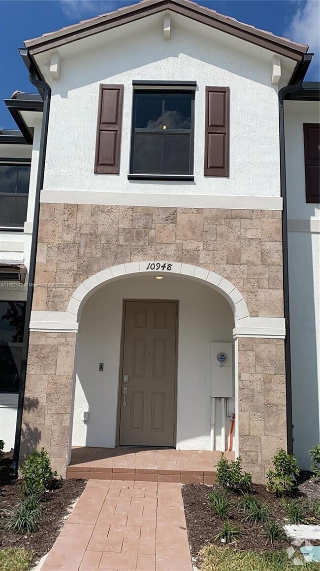 Building Photo - 10948 W 32nd Ln