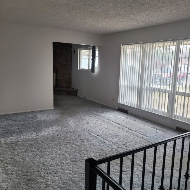 Building Photo - Large Home on NorthSide Grand Junction!!!!