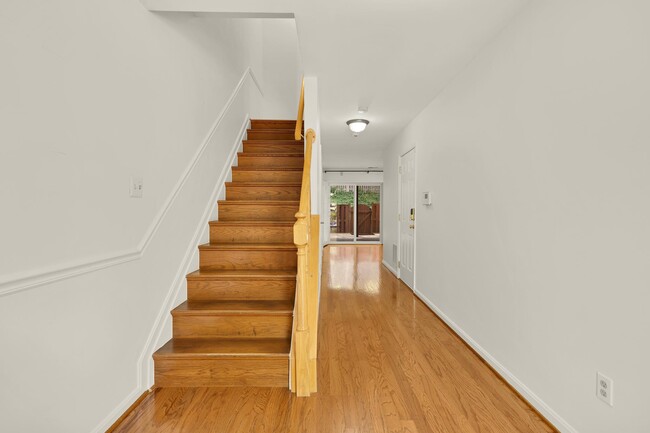 Building Photo - 1249 Quaker Hill Dr