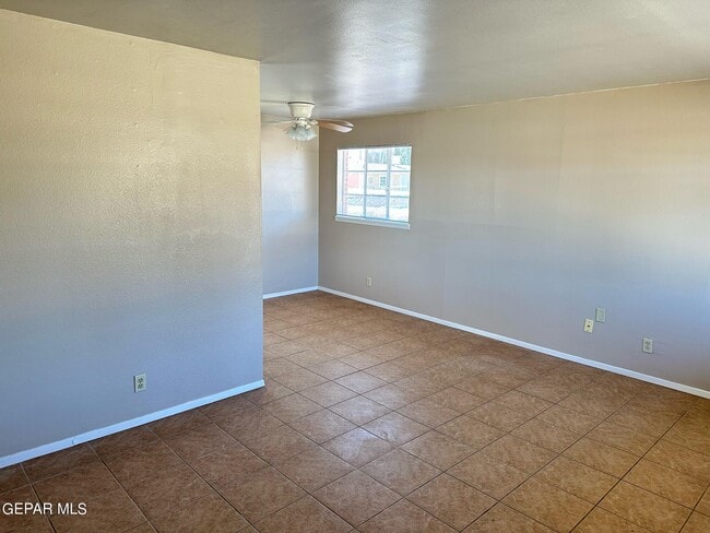 Building Photo - 5732 Arrowhead Dr
