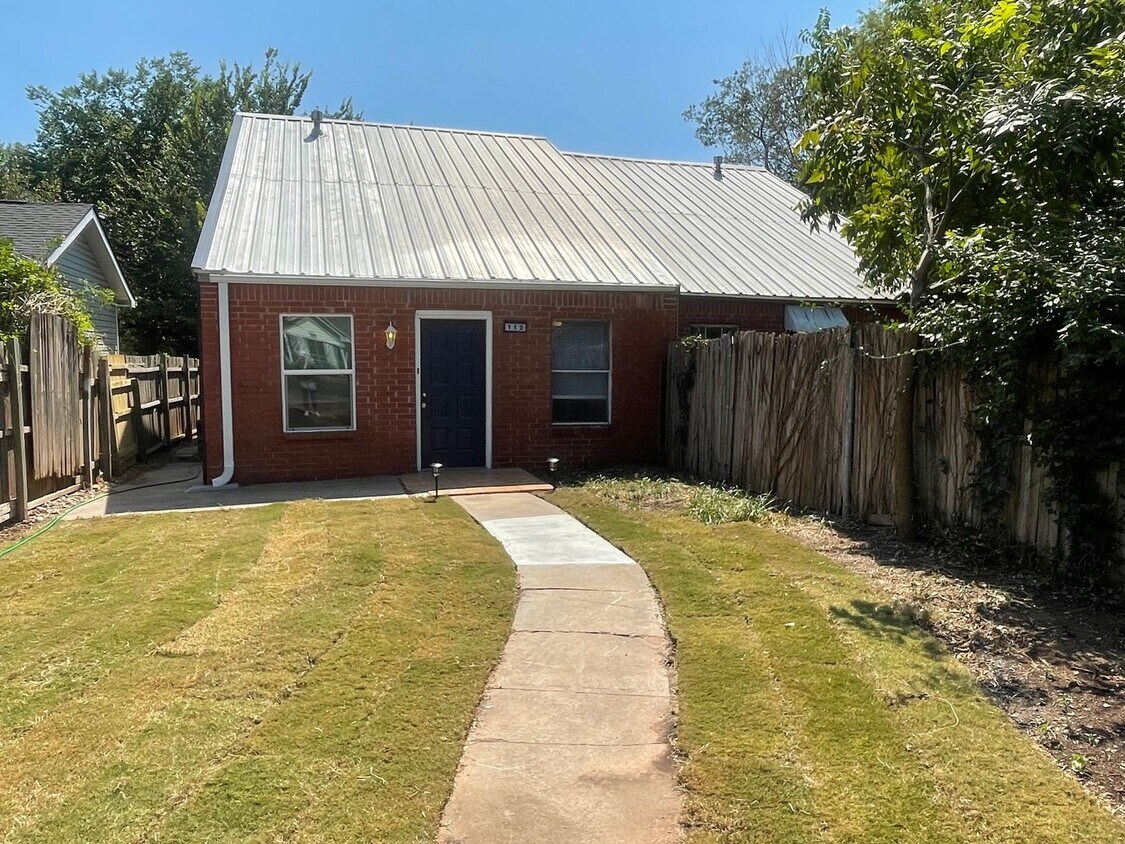 Primary Photo - All new inside , 2 bed 2 bath duplex in No...