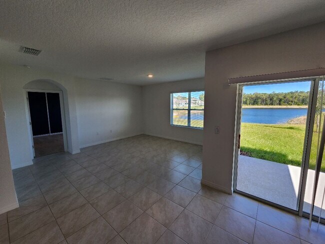 Foto del edificio - Brand New Home In Oak Leaf Preserve