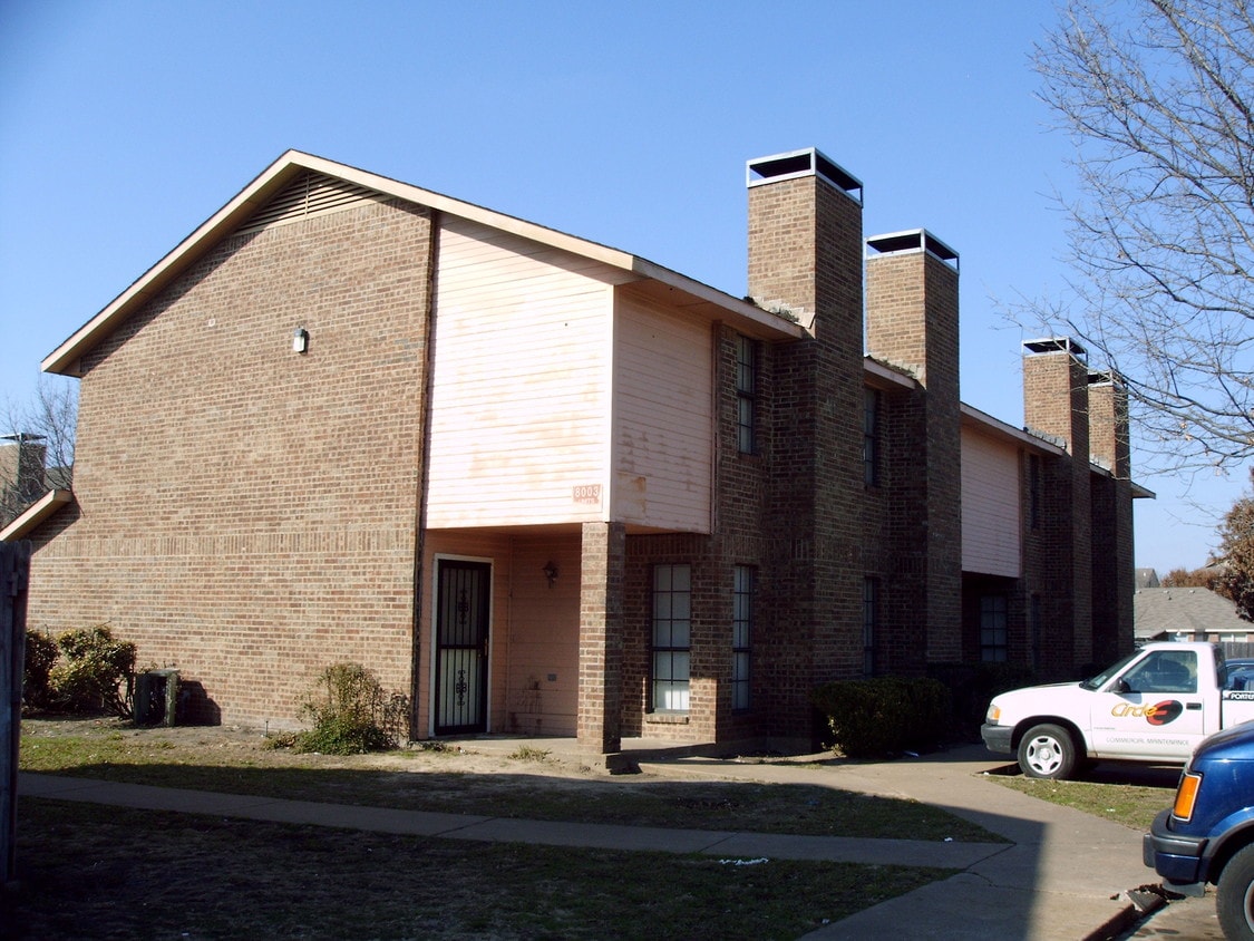 Building Photo - 8003 Rothington Rd