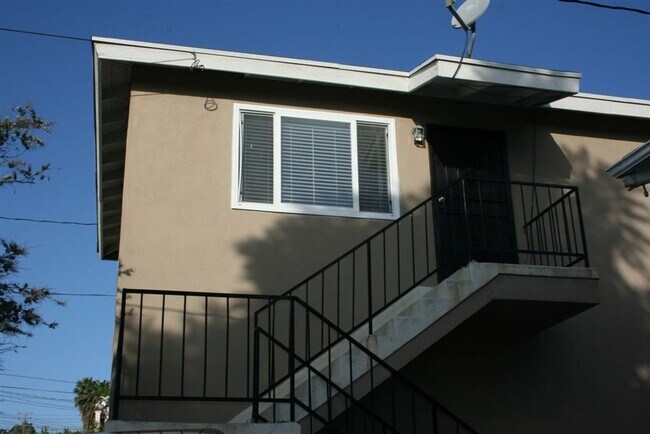 Foto del edificio - 241 S La Alameda Ave