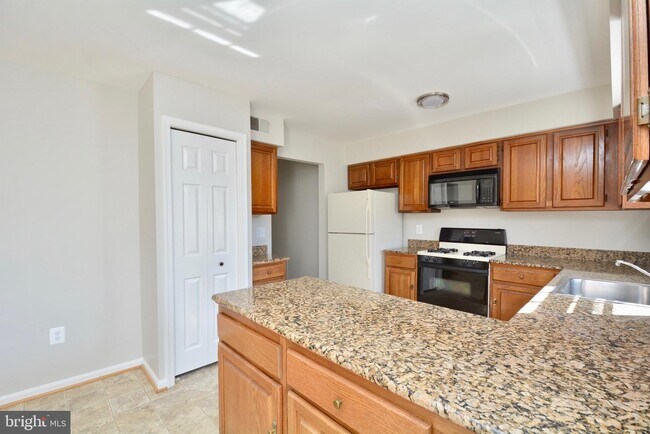 Building Photo - 7839 Ashley Glen Rd