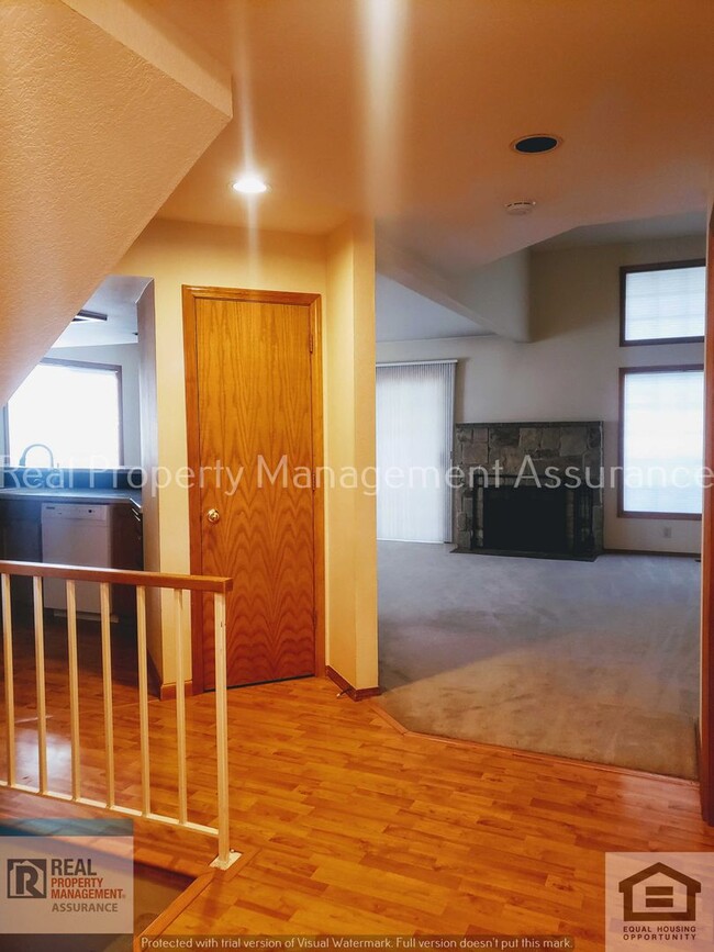 Building Photo - 2067 Sunray Cir