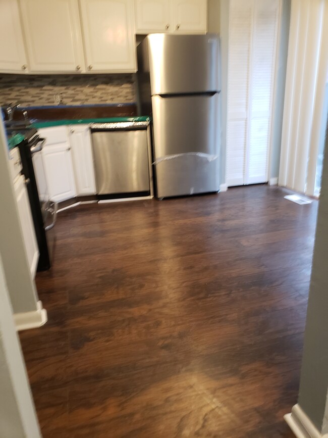 Building Photo - 3832 Twin Lakes Ct