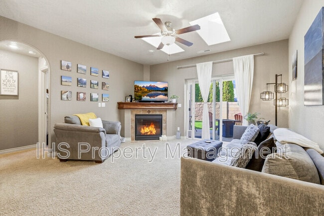Building Photo - 9417 Vincenzo Dr