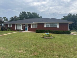 Building Photo - 2703 Shirley Dr