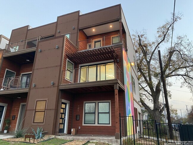 Foto del edificio - 902 Montana St