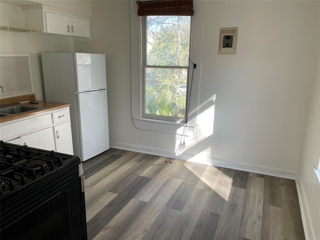 Building Photo - 1809 W 38th St