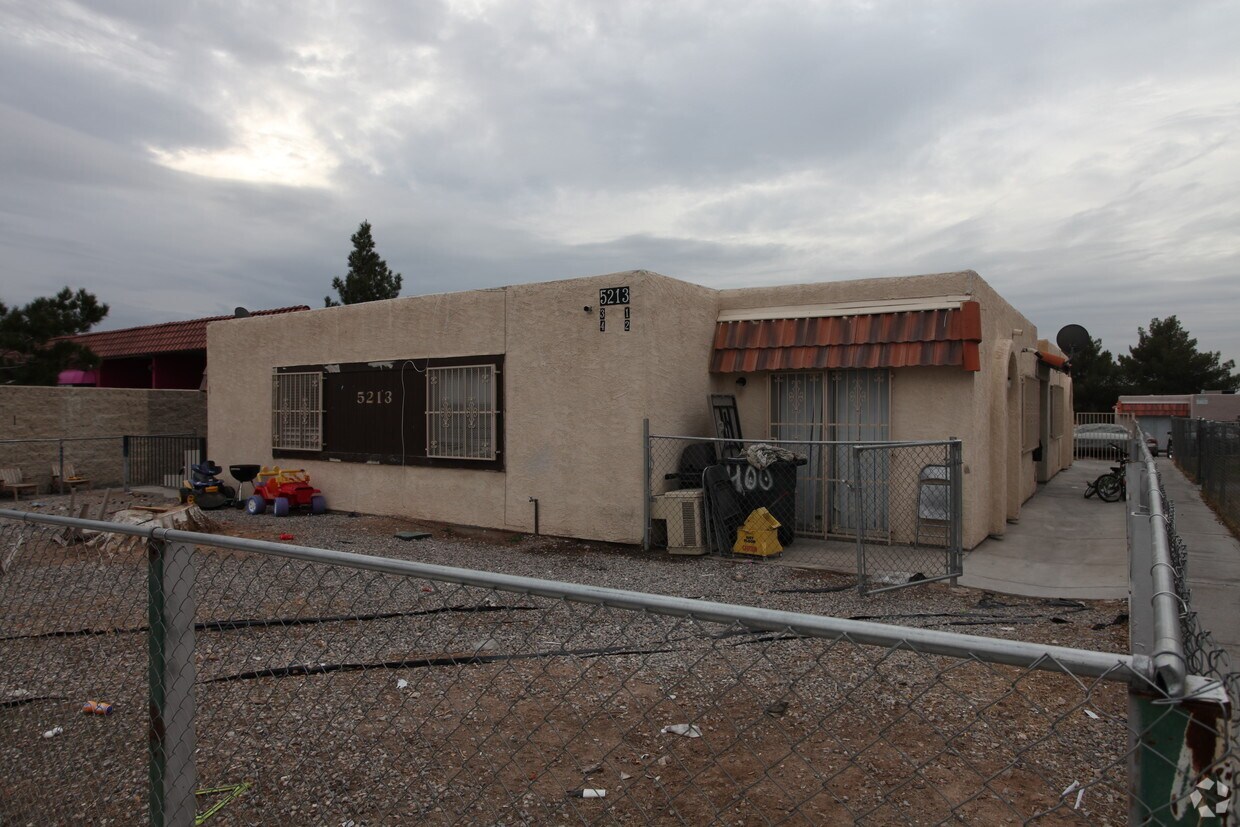 Primary Photo - 5213 W Cheyenne Ave