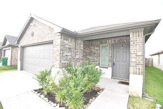 Building Photo - 16684 Lonely Pines Dr