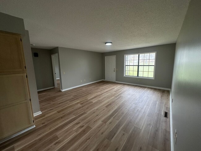 Foto del edificio - 1007 Northwood Dr