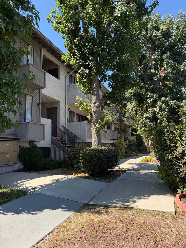 Foto del edificio - 8539 De Soto Ave