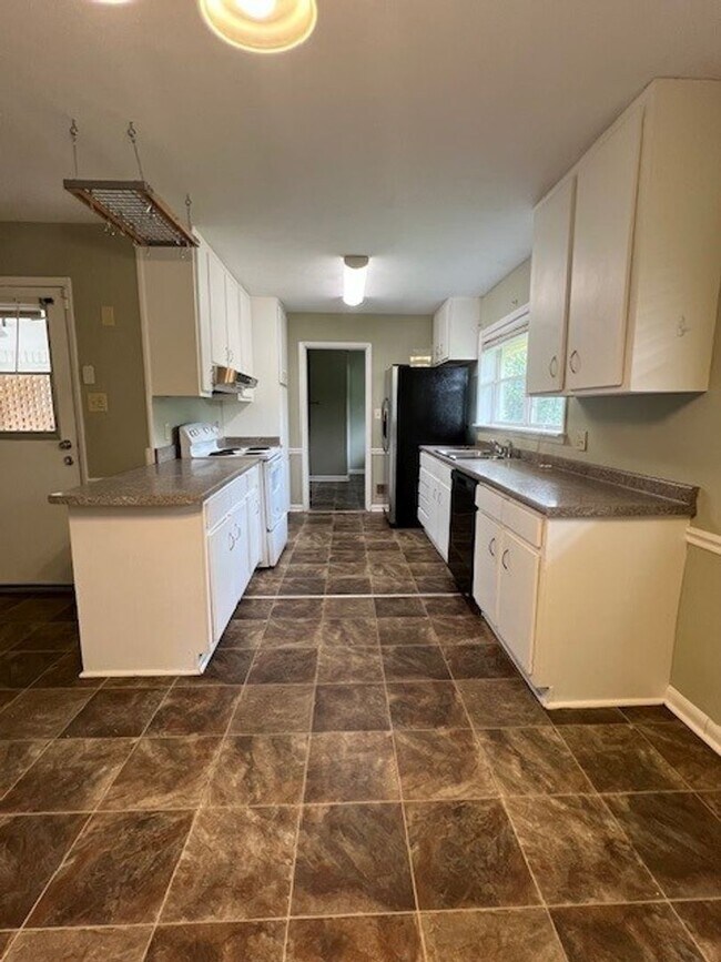 Building Photo - Beautiful Home with Mother in Law Suite or...