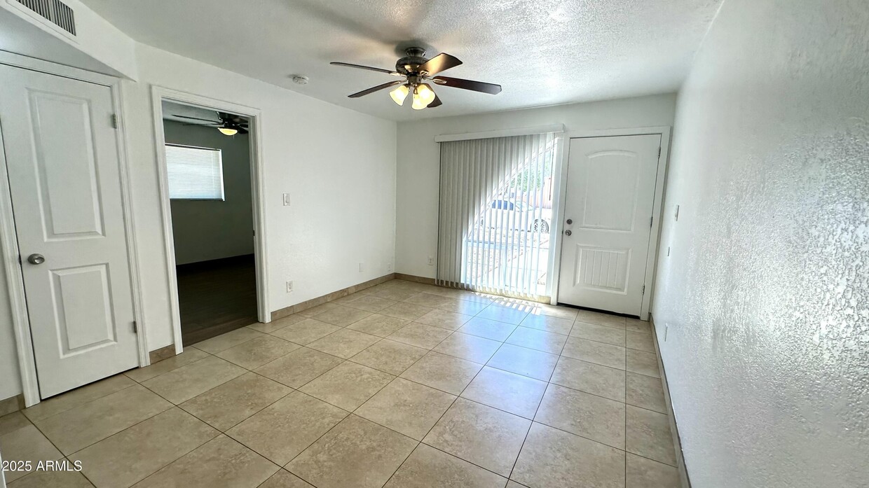 Primary Photo - 1320 E Vista Ave