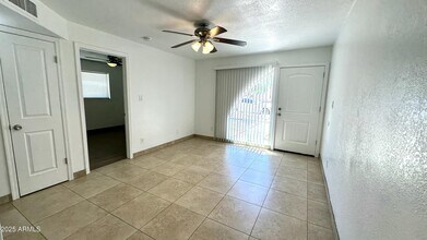 Building Photo - 1320 E Vista Ave