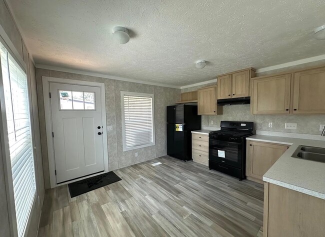 Building Photo - 2510 Sheridan Rd