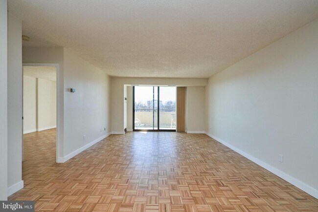 Foto del edificio - 1800 Old Meadow Rd