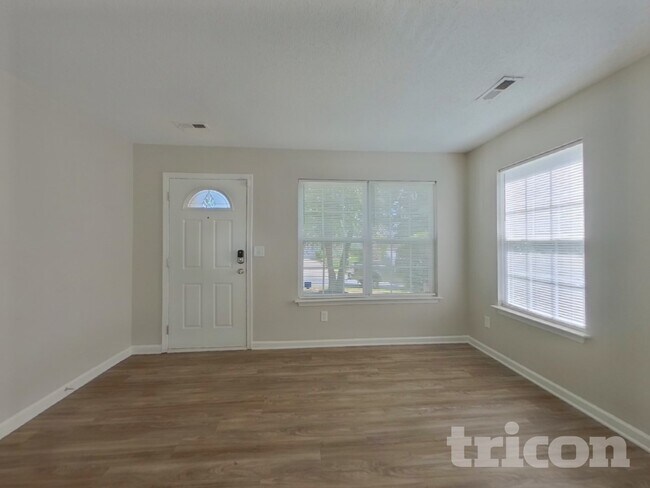 Foto del edificio - 6826 Squirrels Foot Ct
