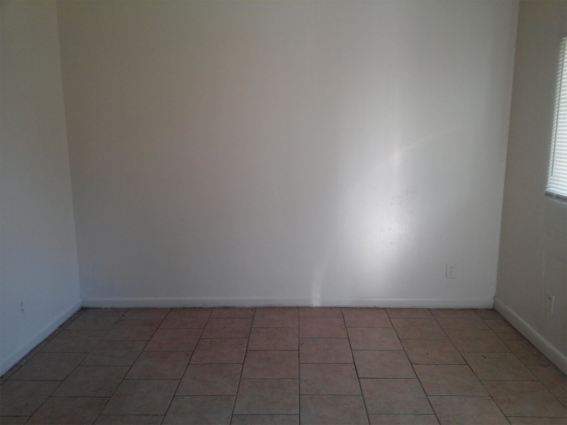 Building Photo - 1041 N Gary Pl