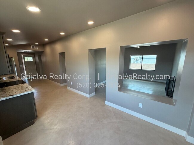 Foto del edificio - 3861 E 3rd St