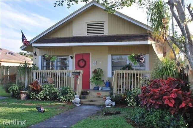 Foto del edificio - 3 br, 2.5 bath House - 1238 Northeast 36th...