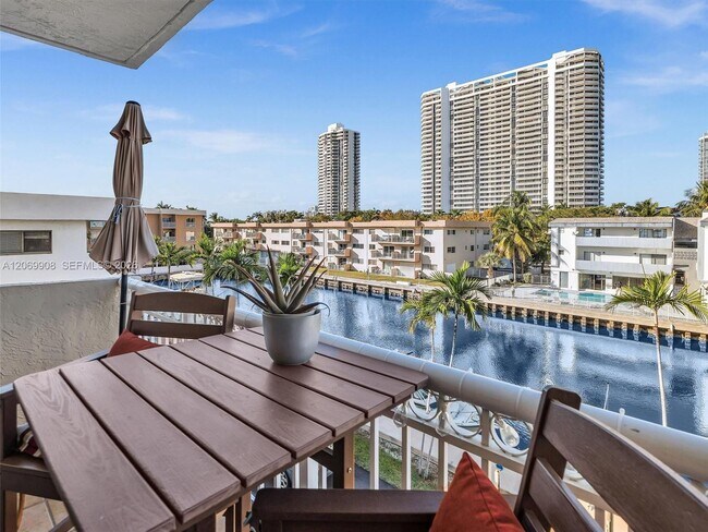 Foto del edificio - 3601 NE 170th St